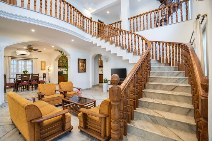 Stairs to 1st floor
