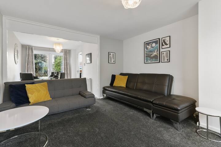 Superb 3 Bed House,  Free Parking On Gated Premise - Rotherham