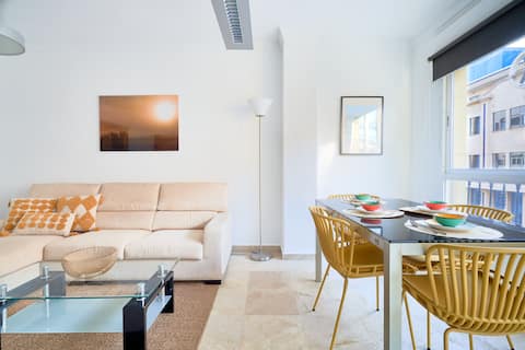 Popular Airbnb listing: Downtown Malaga 3 bedrooms. Parking included. in Perchel Sur