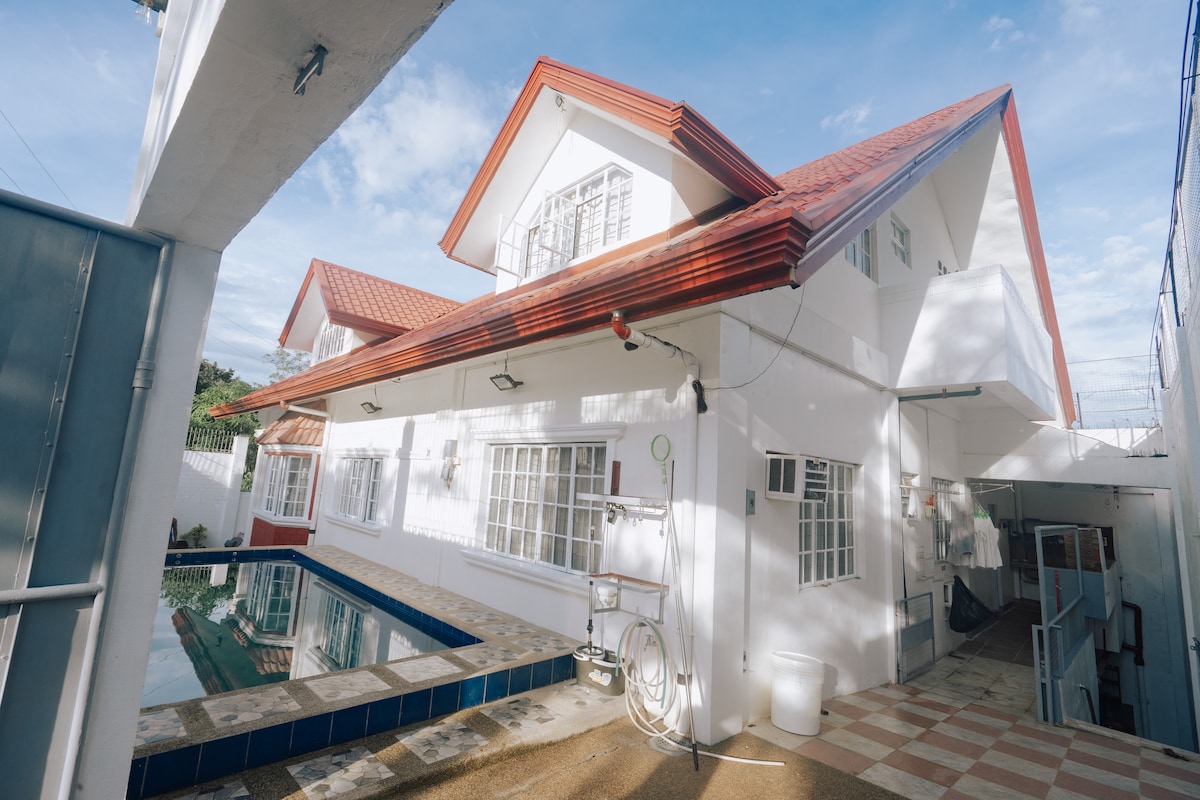 Quezon City Vacation Rentals with a Sauna - Metro Manila, Philippines | Airbnb