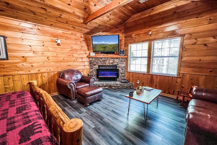 Couples Escape•hot Tub•fire Pit•5 Min To Pf - Pigeon Forge