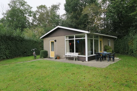 Gezellige bungalow met ruime privé tuin op Texel