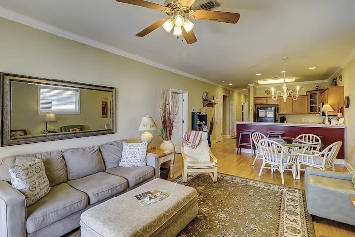 New! 3 Bedroom Condo, Steps From Beach. Oceanview - Folly Beach, SC