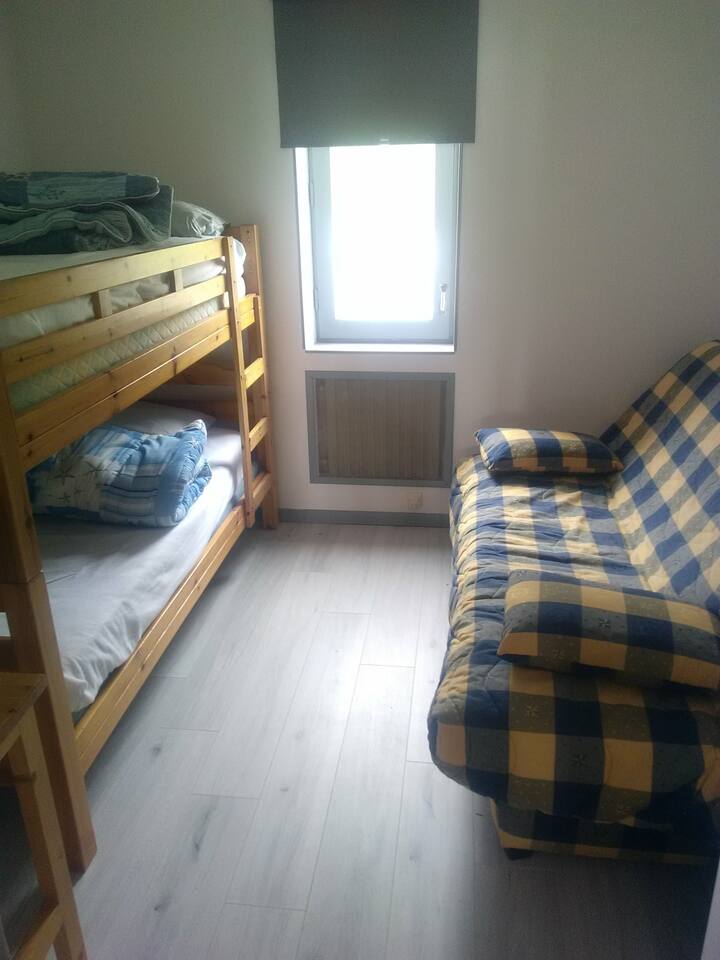 spavaća soba s 1 klikom na 1 krevet na kat