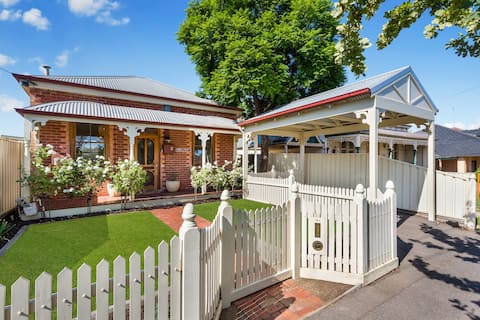 The Cottage- Central Bendigo. Walk everywhere!