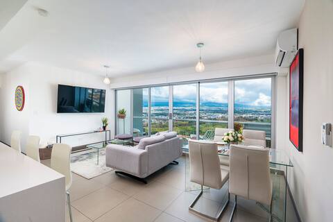 LUXE 2 BEDROOM SUITE | 2.5 BATHROOMS -VIEWS-123 m2
