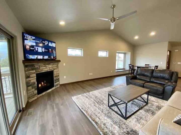 Spacious new construction minutes from Iowa City Townhouses for Rent