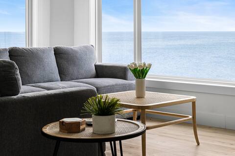 Cozy Oceanfront Cottage with Stunning Views!