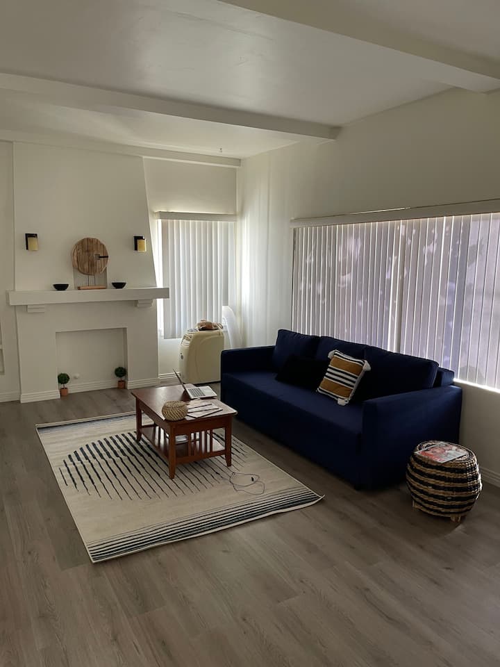 Cozy Los Angeles Oasis: Your Own Personal Haven - Hawthorne, CA