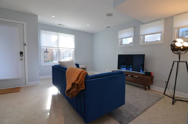 Chic Townhouse: 2BR, Rooftop, Free Parking, Secure gallery image 5