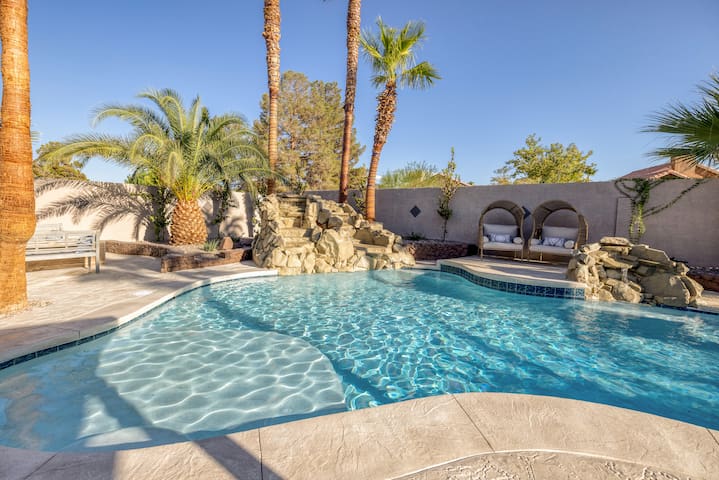 Oasis in the Desert w/ Heated Pool Fully Renovated