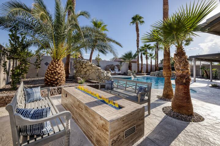 Oasis in the Desert w/ Heated Pool Fully Renovated gallery image 4
