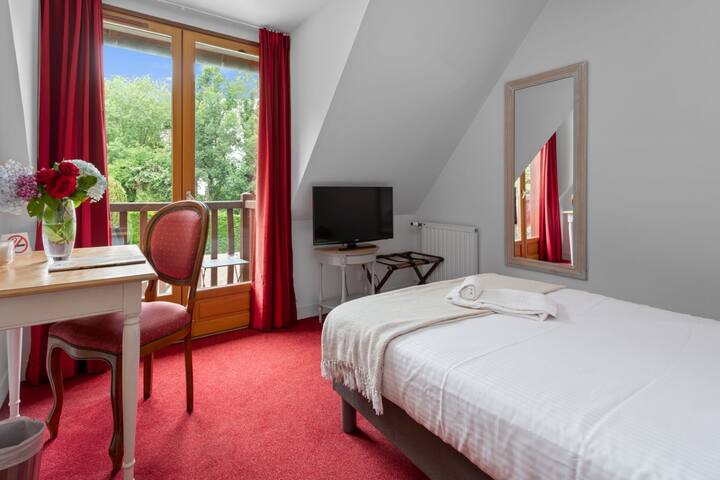 Le Romantica managed Airbnb listing 1