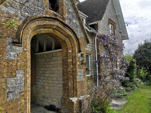 Characterful 4 bedroom cottage steeped in history