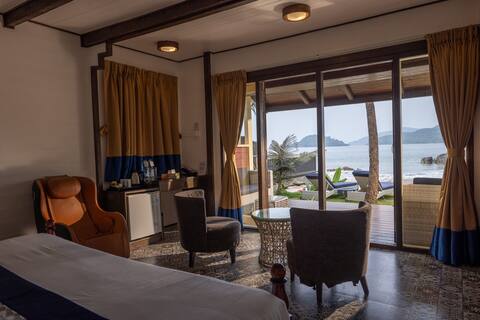Affection - Sea- Facing Jacuzzi Deluxe Room
