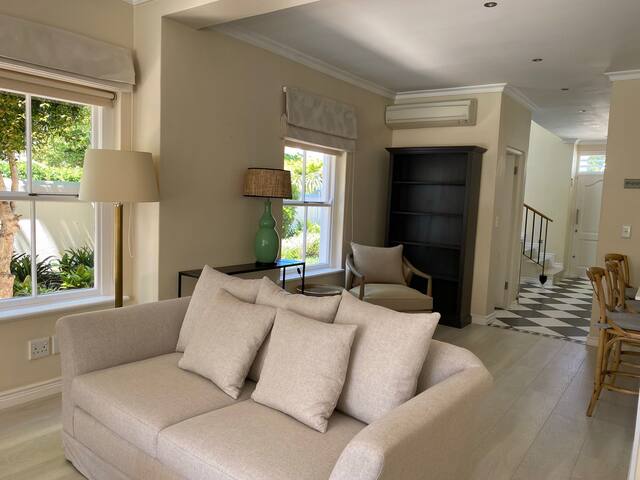 Upmarket 3 bedroom home near Vineyard, Claremont gallery image 2