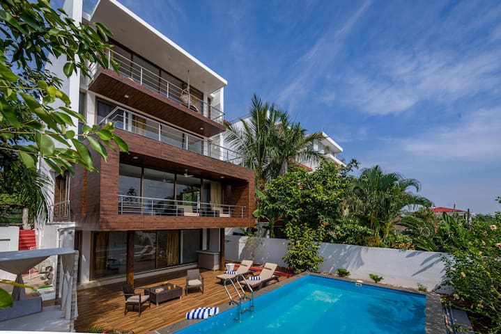 De La Mer, 4BR Sea Facing Pool Villa in Nerul, Goa
