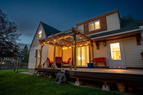 The Lochlainn House (11 person hot tub, A/C)
