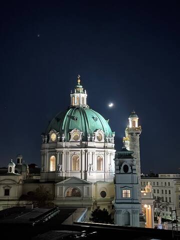 Dachappartement mit Balkon und Garten