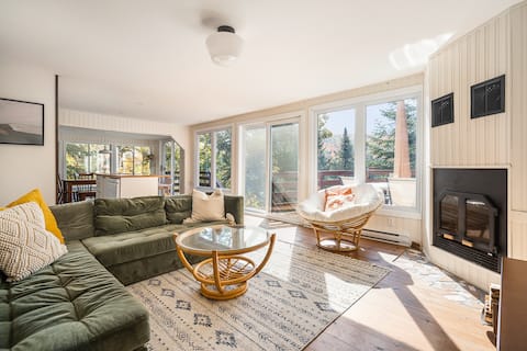 Top Airbnb: Chalet Blü | Bord de l'eau & Foyer in Saint Adolphe D'howard