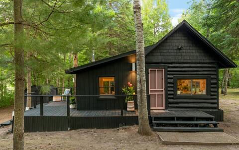 Unforgettable charming one bedroom log cabin
