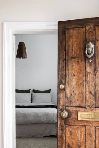 Henry’s on Balfour – Historic understated luxury gallery image 2