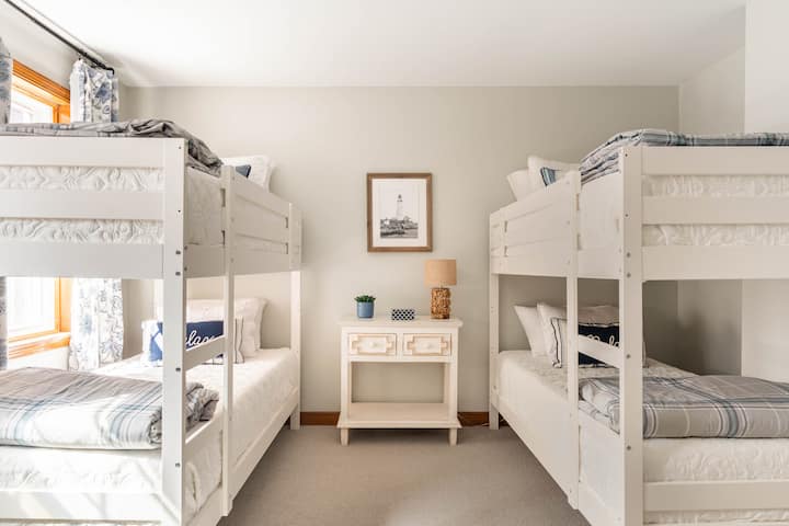 Dhomë marinari në katin e 3-të, të gjithë dyshekë me shkumë memorie