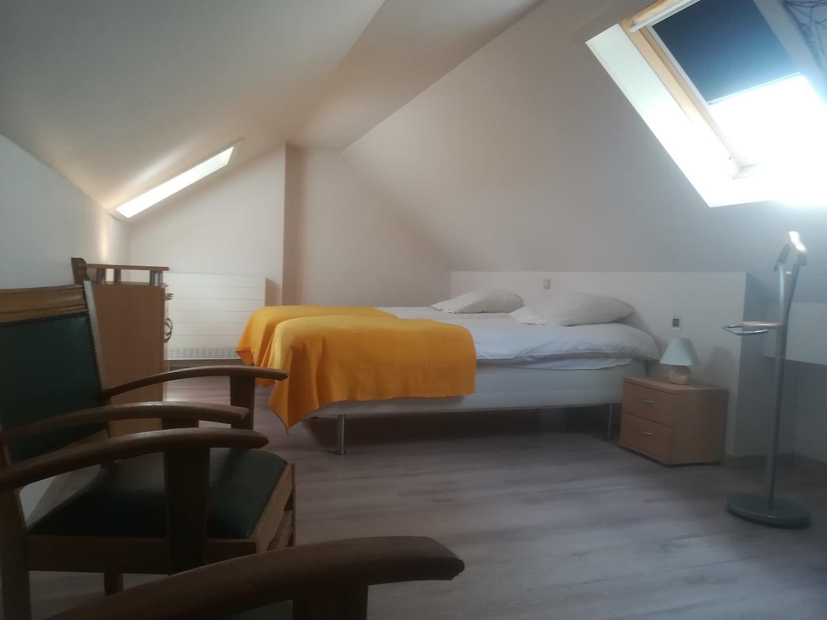slaapkamer 6: op het 3e verdiep met 2 éénpersoonsbedden