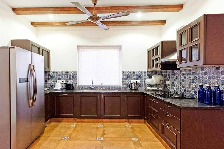 Full kitchen image 1