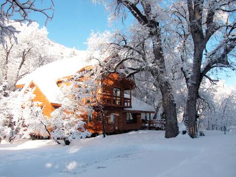 Cheerful house near Chillan's hot springs