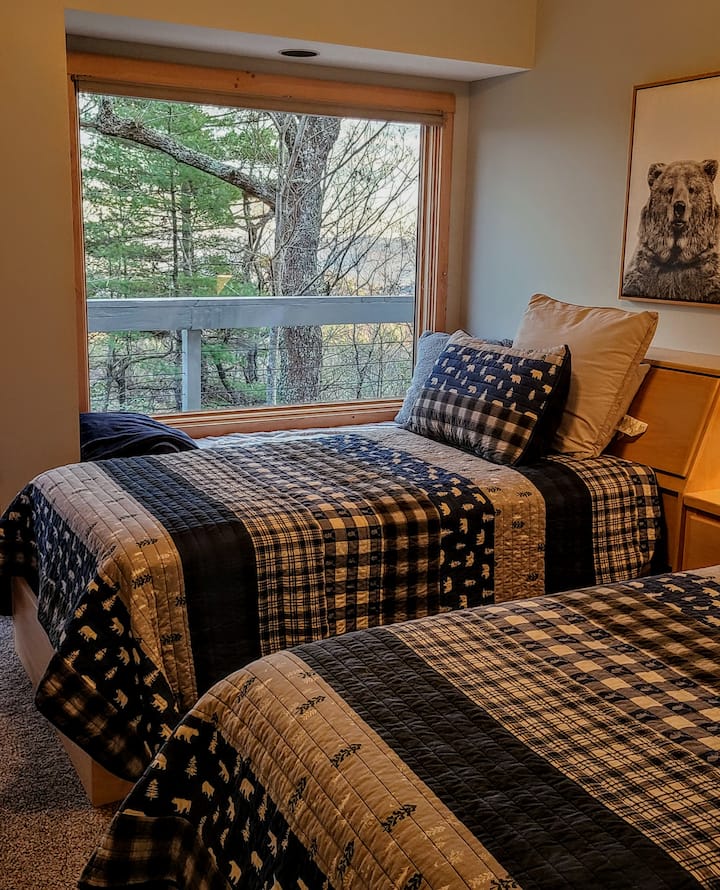 1st room with two twin beds