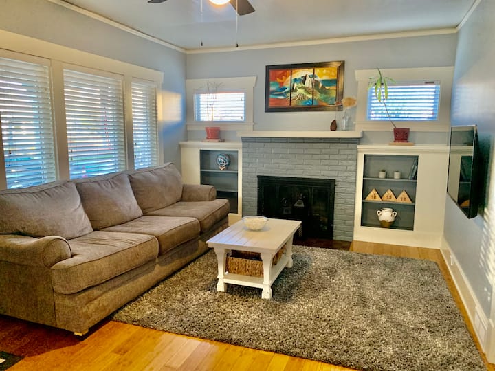 Charming Chaftsman With Hot Tub, Steps From Town - Bellingham, WA