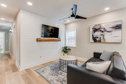 Top performing Airbnb: 3 bdrm close to downtown/airport/Fenced Yard in Pittsburgh