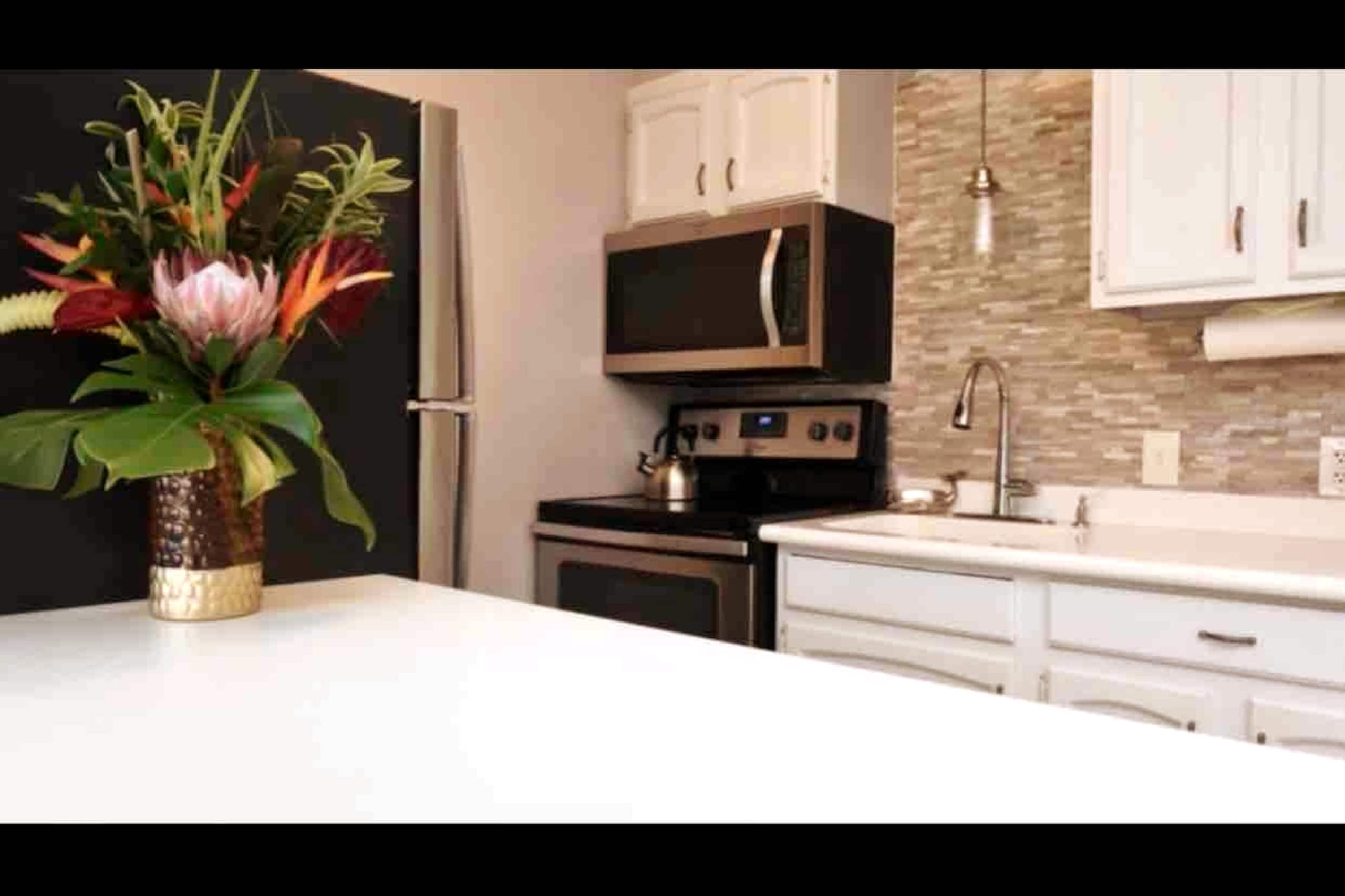 Condo in Lahaina · ★4.95 · Studio · 1 bed · 1 bath - Image 11