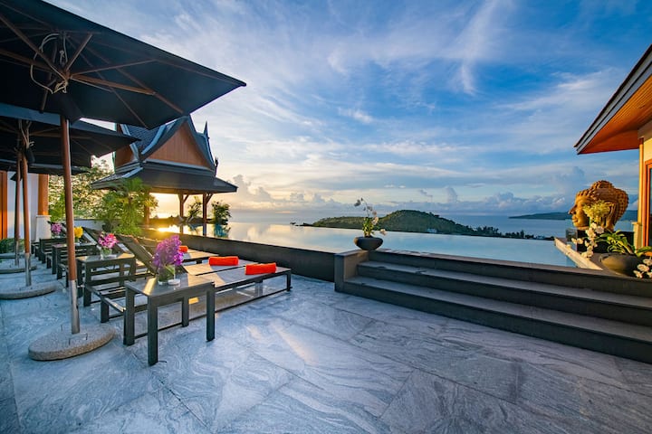 upper floor with sundeck and pool