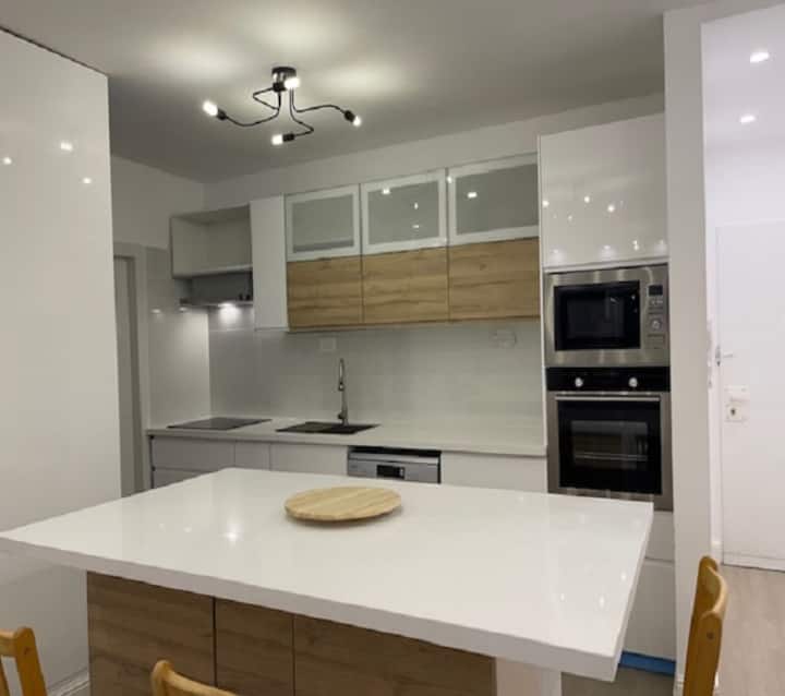 Modern, 4room,3bdr,2 bath. Huge balcony, parking Apartments for Rent in Ashdod, South District