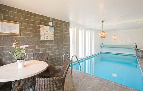 Luxury pool house in stunning surroundings
