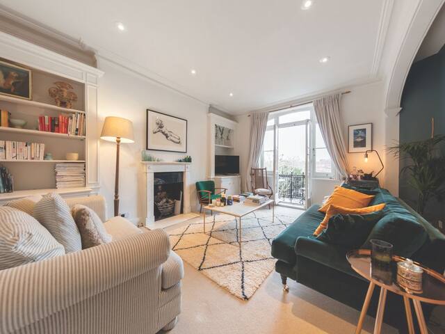 2 Bed Flat with private balcony in West Kensington