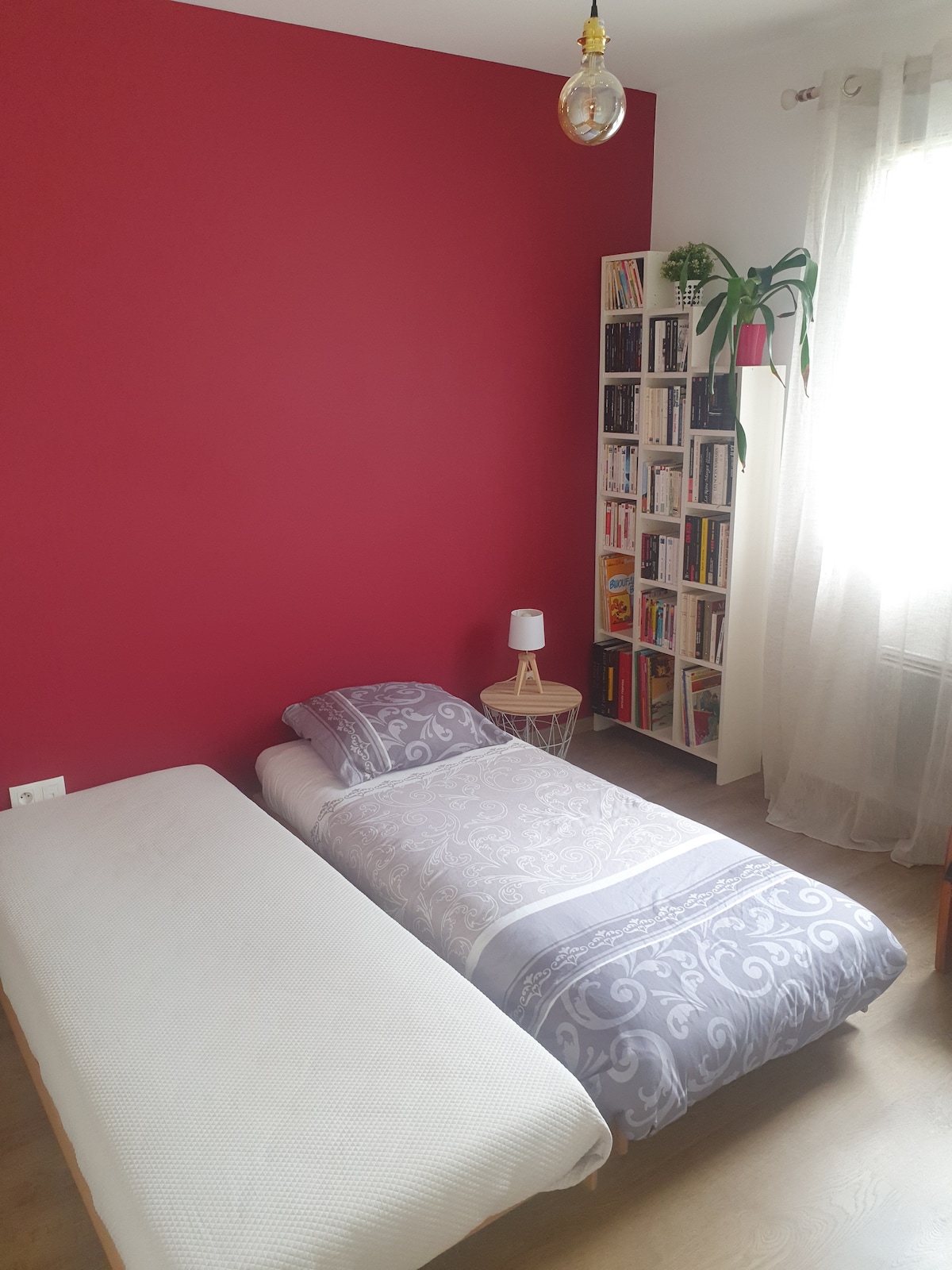 Chumba cha 3 cha kulala: VITANDA 2 80 X 190 - vizuizi vya MKONO