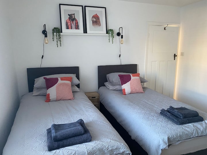 Dhomë gjumi 2 me 2 krevate tek