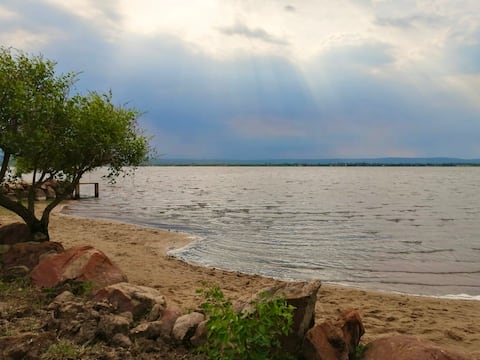 House meters from the lake and near San Bernardino!