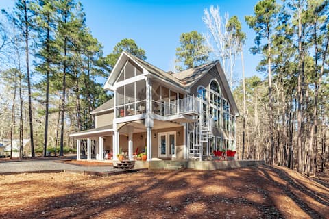 Entire Lakehouse with a dock and amazing views!