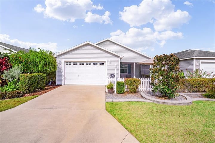 2 Bedroom Villa With A Golf Cart 
  Great Location