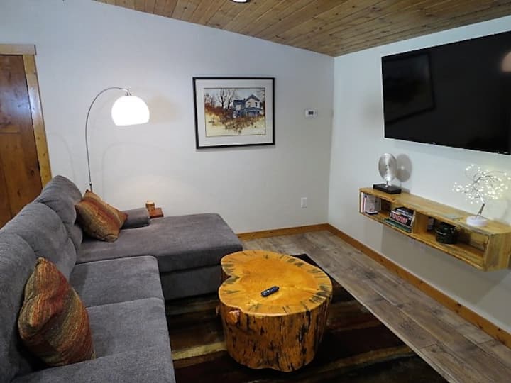 3 Palms Retreat With River Access, Hot Tub & Sauna - Idaho