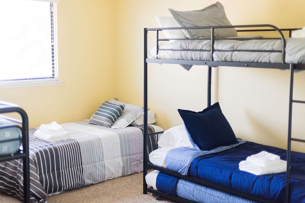 La litera superior no está disponible actualmente. Solo litera inferior. 