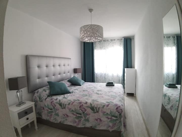 chumba cha kulala mara mbili na kitanda cha ukubwa wa king