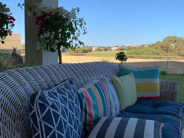 Beach and Golf Retreat Mandurah (Netflix & Kayo) gallery image 3