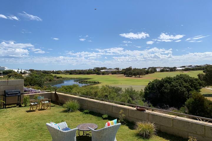 Beach and Golf Retreat Mandurah (Netflix & Kayo) gallery image 2
