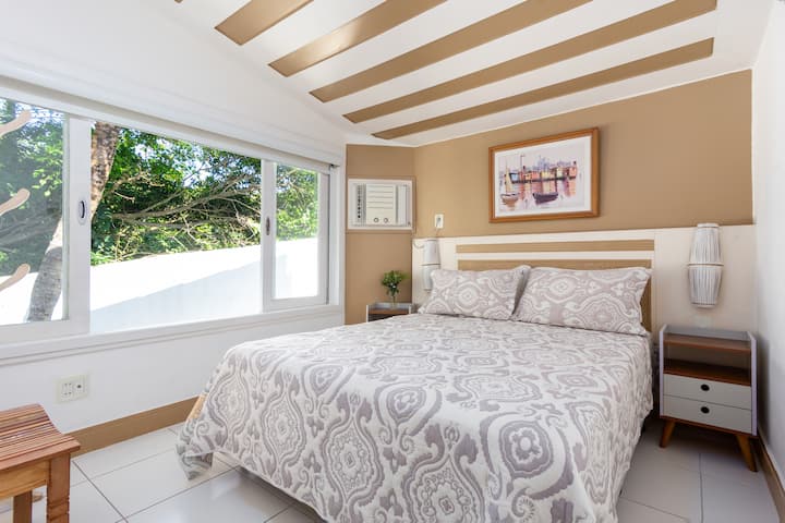 סוויטת Ii, אלגנטית ומקסימה בסגנון בוזיאנו, המשקיפה על הגינה ובריכת השחייה.