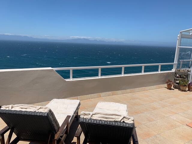 Cape Town, get “Hoeked” on the home with a view gallery image 5